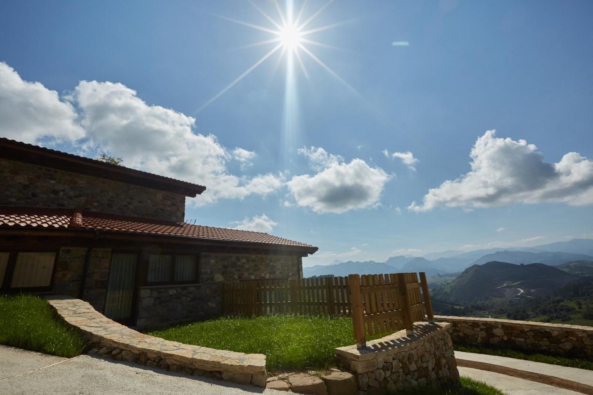 Apartamentos Rurales Casa La Piedra Collia Екстер'єр фото