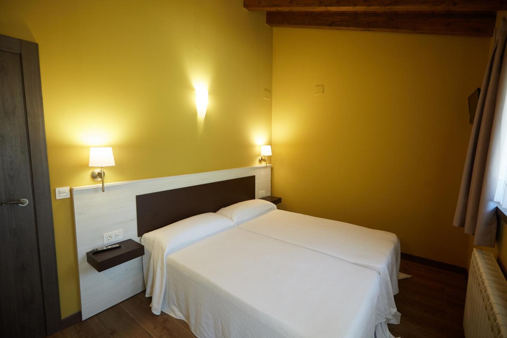 Apartamentos Rurales Casa La Piedra Collia Екстер'єр фото