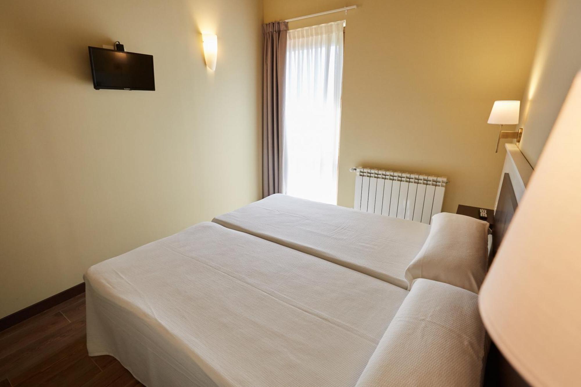 Apartamentos Rurales Casa La Piedra Collia Екстер'єр фото